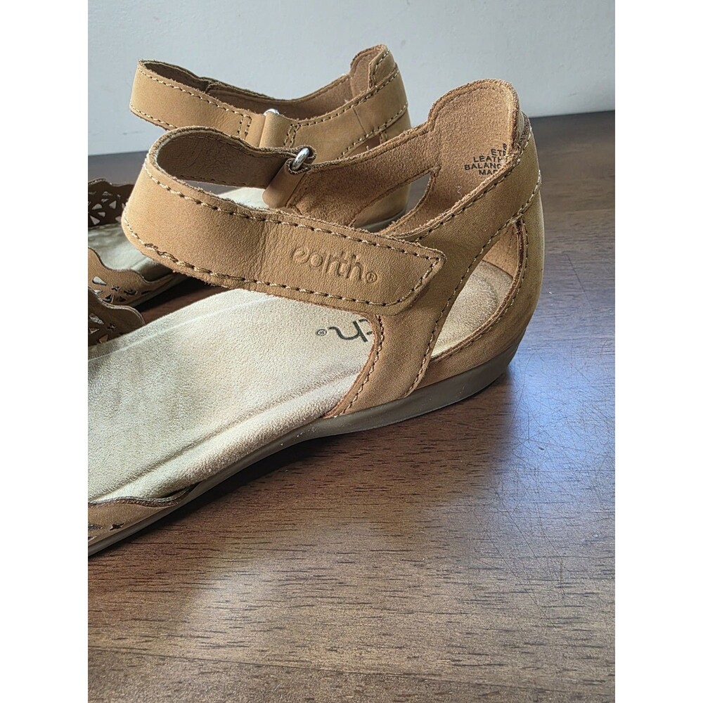 Earth Origins Bronnie Perforated Leather Mary Jane Sandals Size 8M - Picture 4 of 14